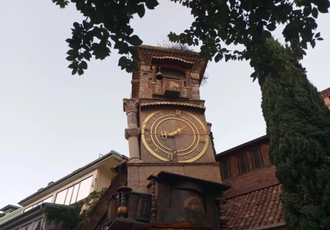 In the streets beside the pyramids, the real Egypt that tourists can’t see is hidden